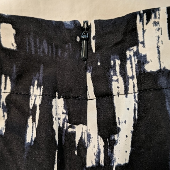 Multi color skirt - Picture 2 of 3